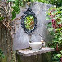 tropical-bathroom